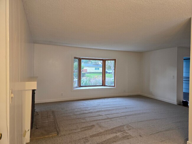 Foto del edificio - Single level 3 bed, 2 bath home centrally ...