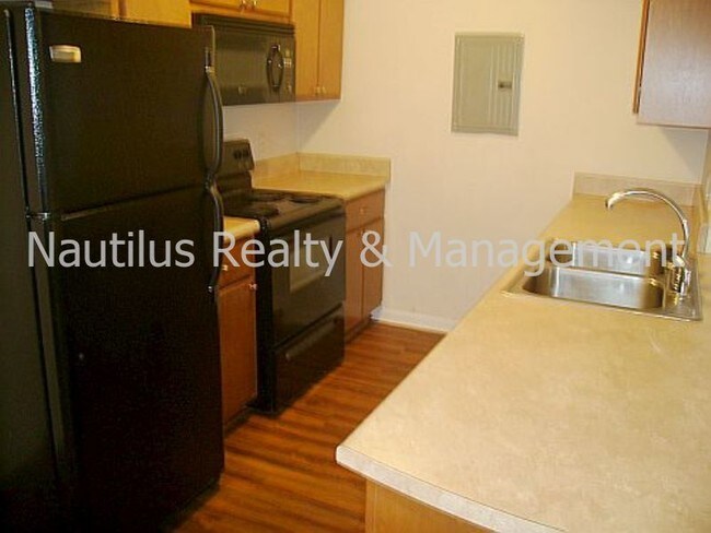 Foto del edificio - 1145 N Harris Ave