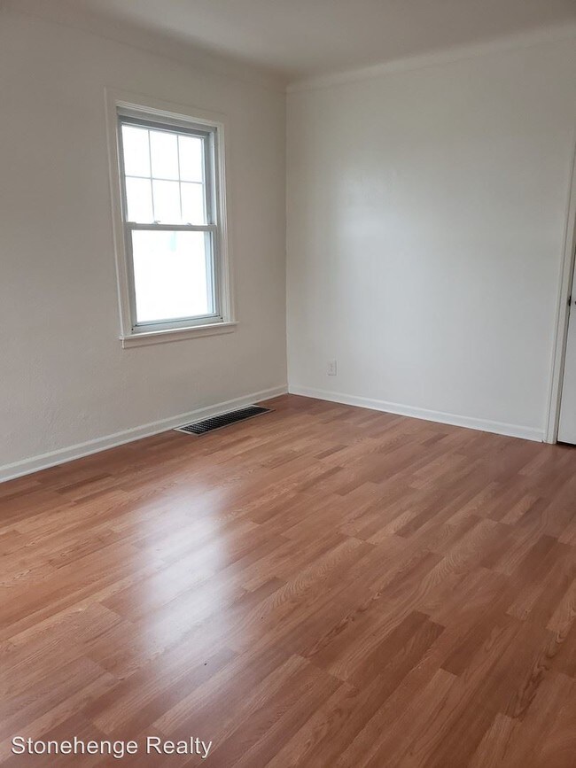 Building Photo - 3 br, 1 bath House - 1030 Hawk