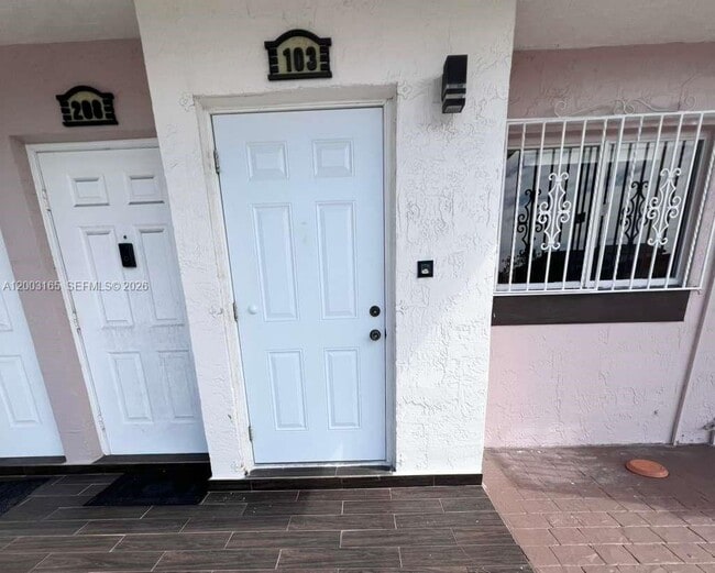 Foto del edificio - 1100 SW 104th Ct