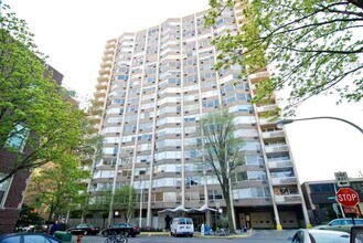 Building Photo - 555 W Cornelia Ave
