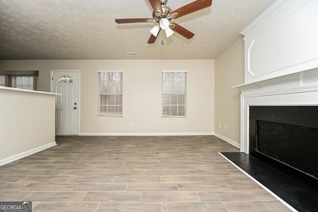Building Photo - 6756 Hidden Lake Dr