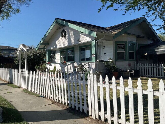 Building Photo - 1143 Wall St