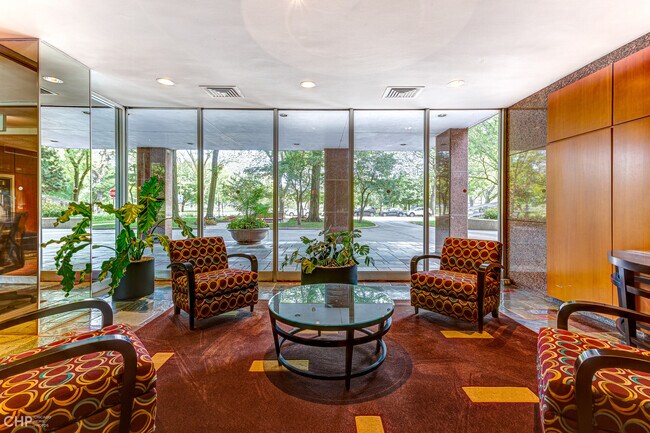 Foto del edificio - 2970 N Lake Shore Dr
