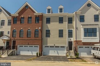 Building Photo - 18 Parkview Cir.