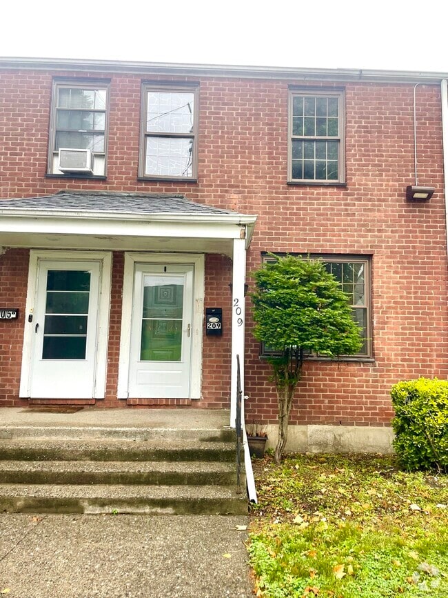 Building Photo - 209 Virginia Ave