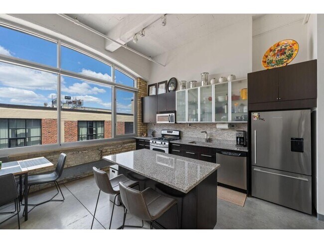 Building Photo - 700 N Washington Ave