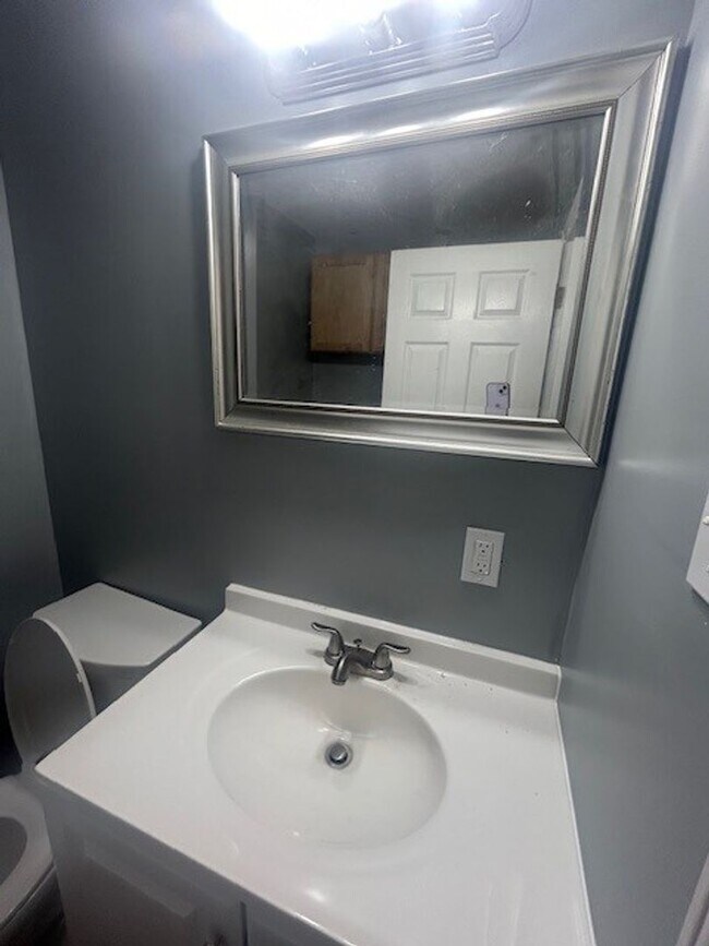 Building Photo - ***1/2 OFF FIRST FULL MONTH OF RENT!! ***