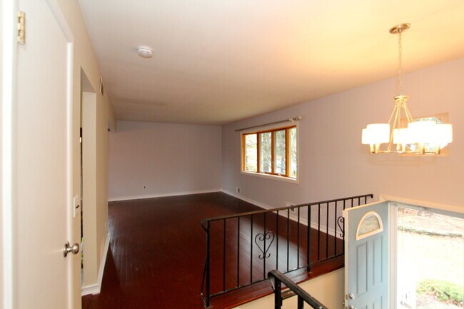Building Photo - 1032 Carteret Rd