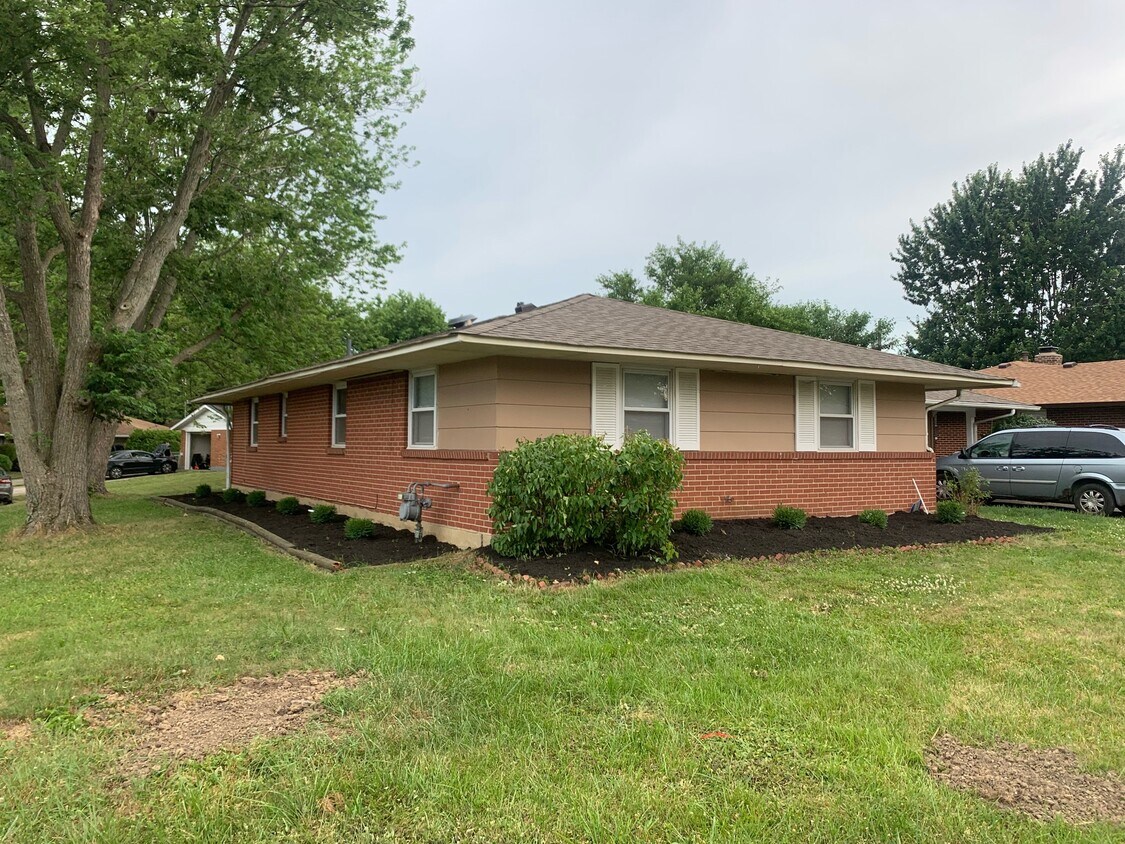 Building Photo - 6879 Gilette Dr
