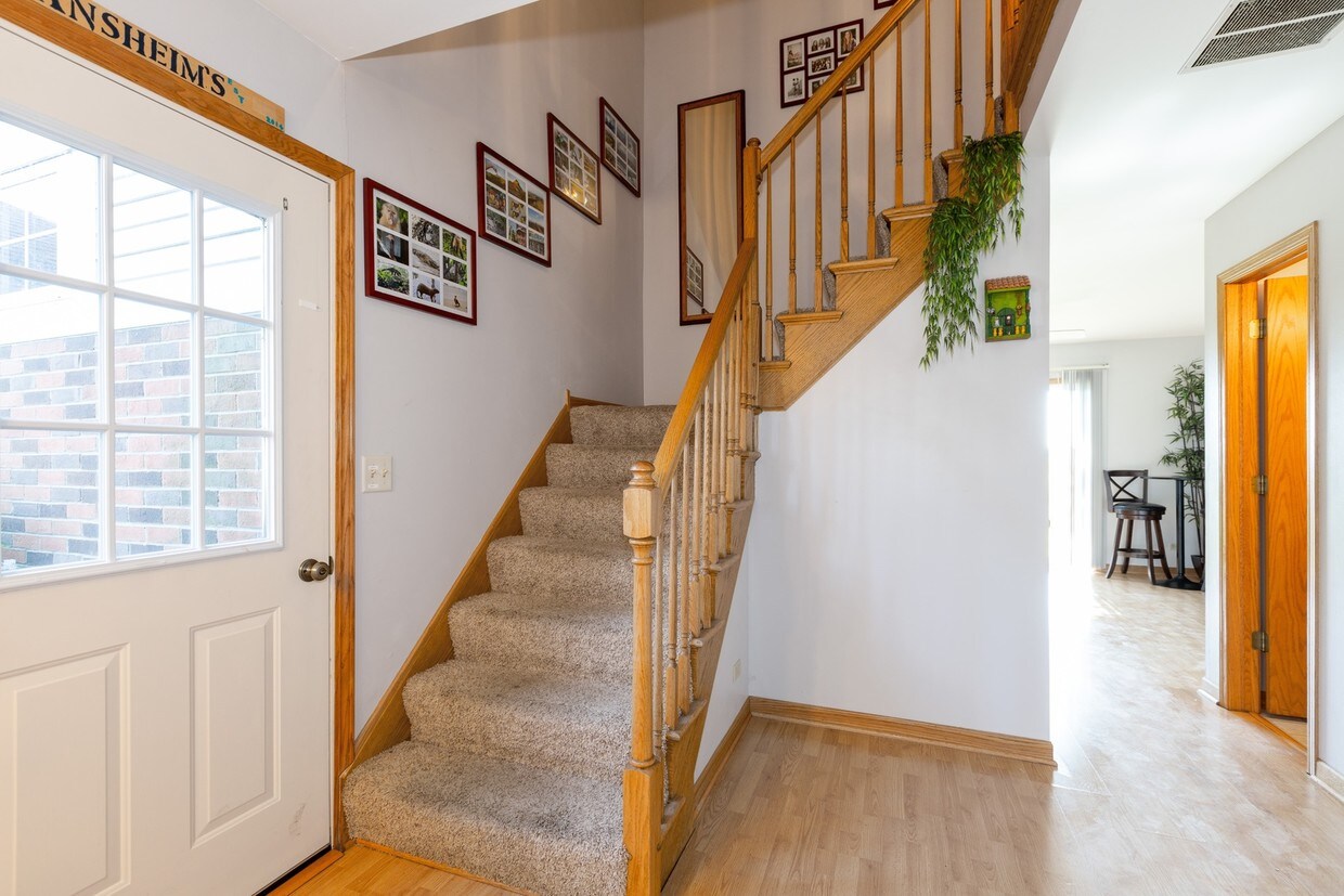 809 Village Cir, Marengo, IL 60152 Townhome Rentals in Marengo IL