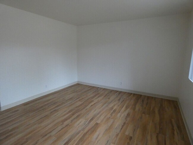 Foto del edificio - Light and Bright Upstairs One Bedroom Apar...