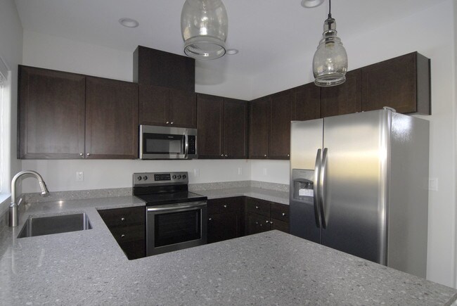 Building Photo - Brand New Unit in South Salem