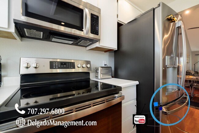 Building Photo - Benicia! Gorgeous two bedroom condo with d...