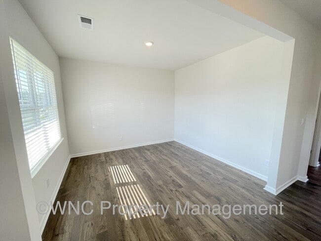 Building Photo - 12 Burdock Rd