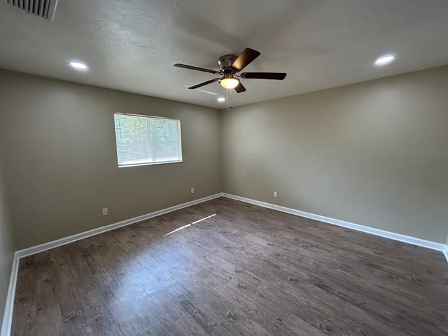 Building Photo - 211 SE 43rd Terrace