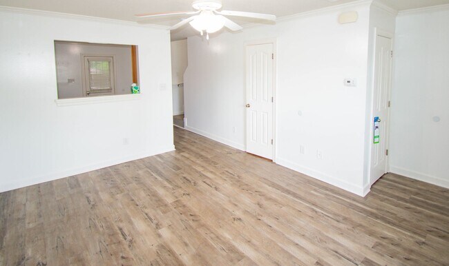 Building Photo - 102 Springwood Dr