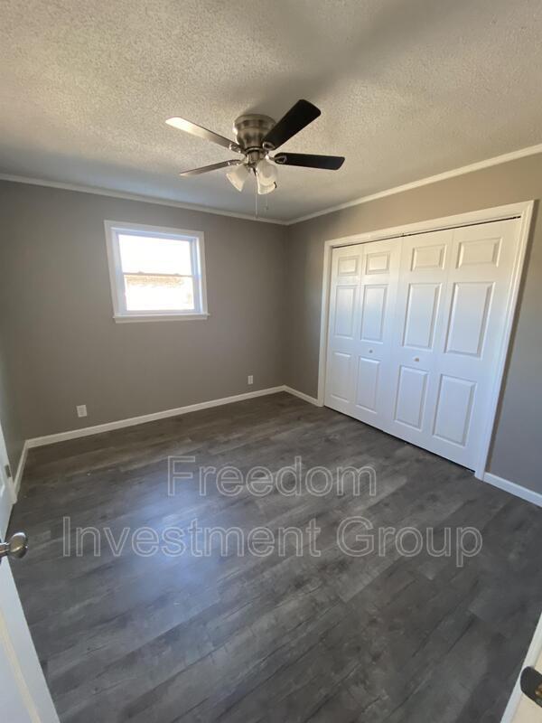 Building Photo - 248 S Magnolia St