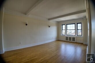 Building Photo - AMAZING STUDIO APARTMENT!! AMAZING DEAL! W...