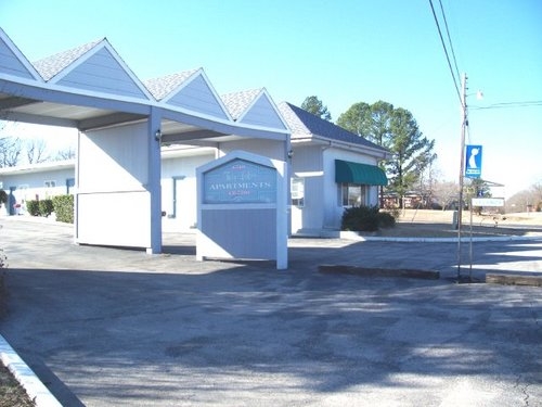 Primary Photo - Twin Lakes Apartments