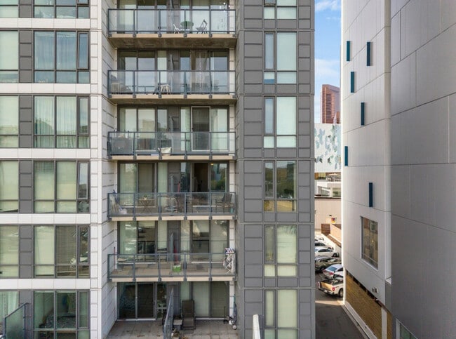 Photo du bâtiment - 434-438 8 Ave SE