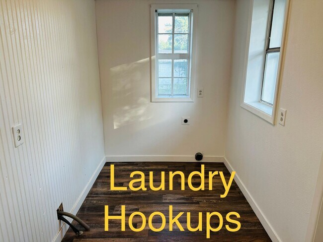 Foto del edificio - 4 bedroom, 1 bath. Pets Ok, Remodeled in 2...