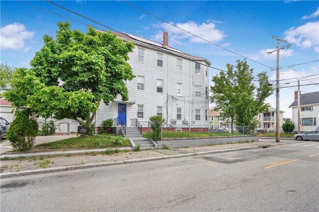 Building Photo - 202 Kenyon Ave