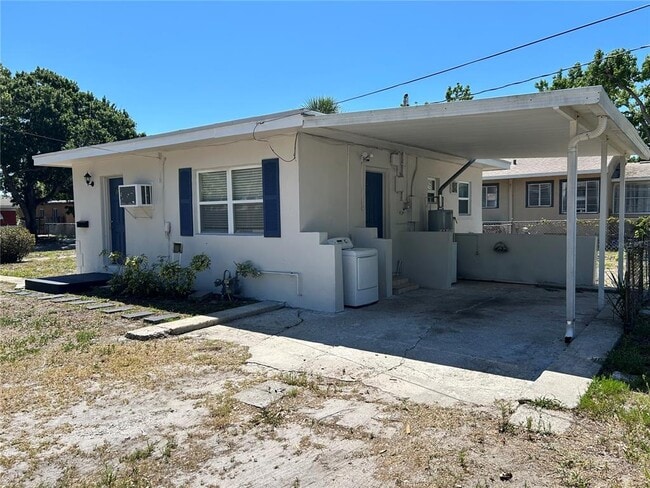 Building Photo - 827 40th St S