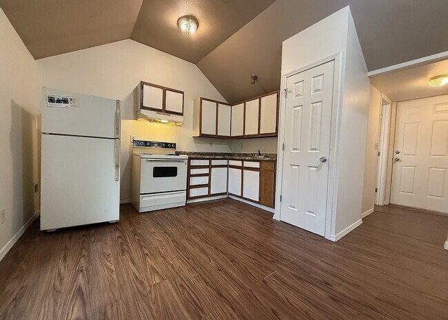 Foto del edificio - 1324 W Maple St