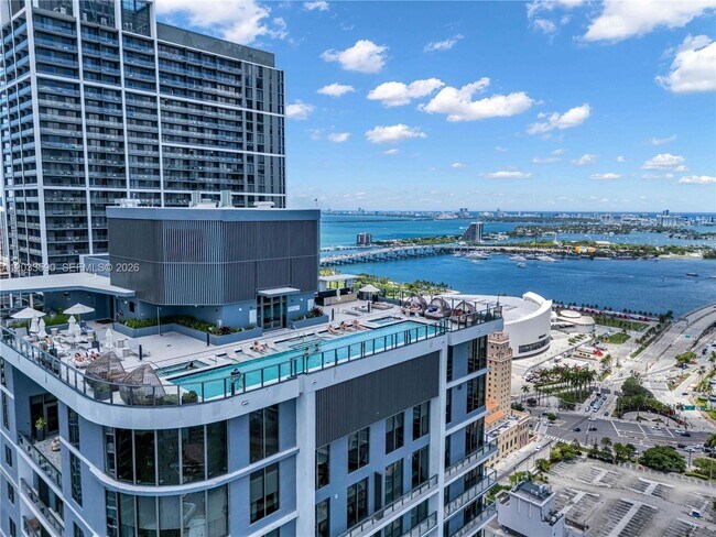 Foto del edificio - 121 NE 5th St