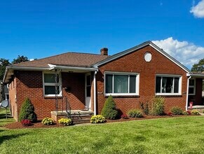 Building Photo - 778 Maple St Building Photo - 778 Maple St