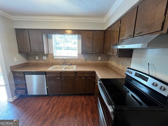 Building Photo - 2615 Stratford Ln