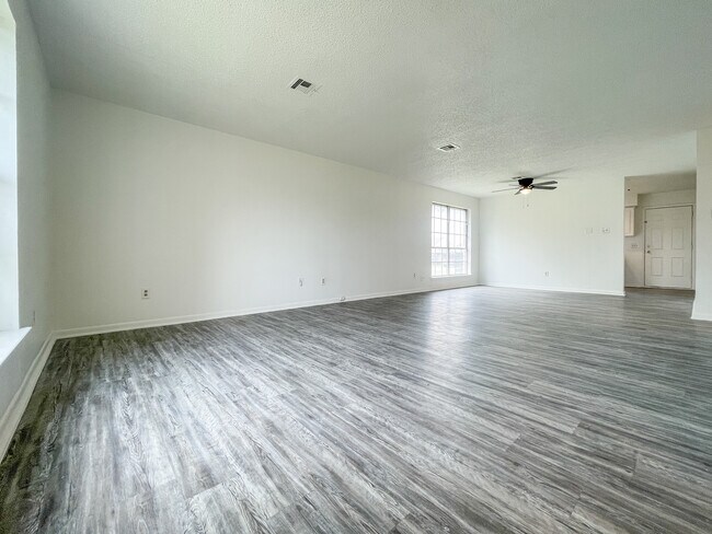 Foto del edificio - 6615 Dunn St