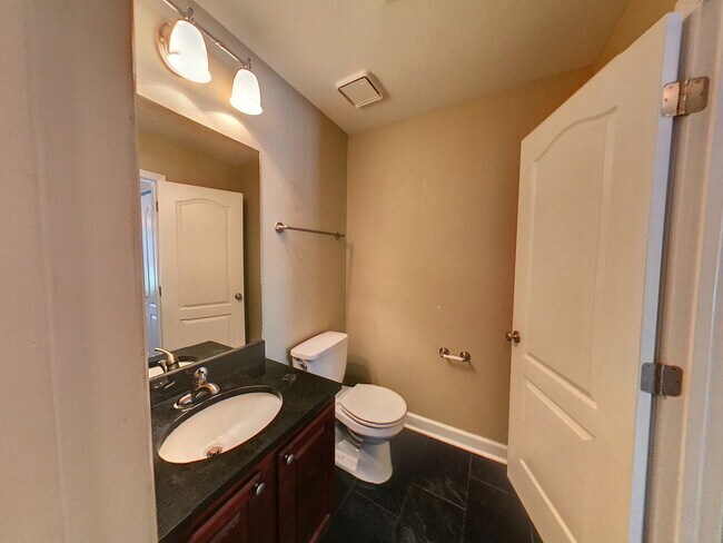 Foto del edificio - Gorgeous 1 bedroom 1.5 bathroom condo with...