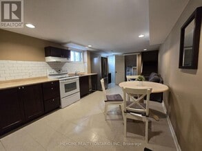 Building Photo - 121 Angus Dr