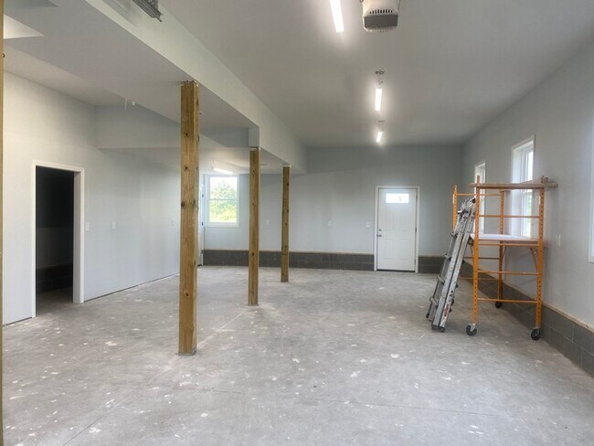 Building Photo - Brand new construction 5 bedroom 3 bath wi...