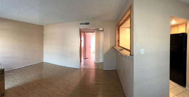 Building Photo - 1416 W Holden Ave