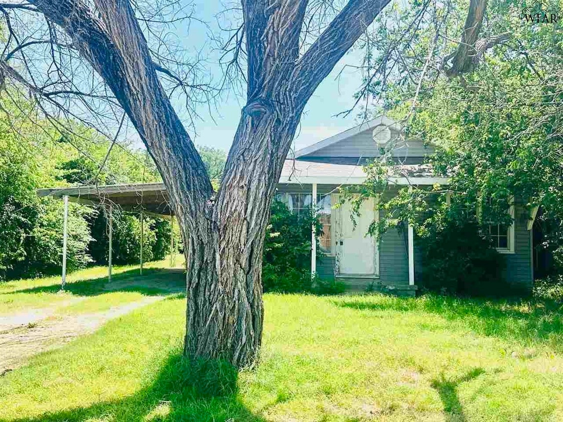 Primary Photo - 2407 Carrigan Ave