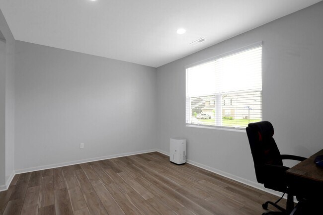Foto del edificio - Don’t Miss This One: 4BR Gem with Fenced Y...