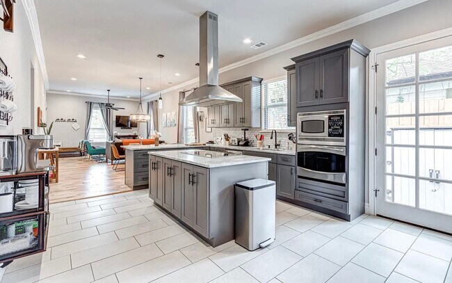 Foto del edificio - 621 Centre St