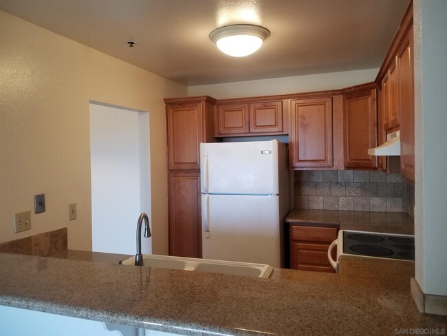 Building Photo - 5985 Dandridge Ln