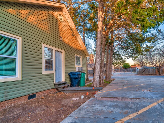Building Photo - 3209 N Military Ave