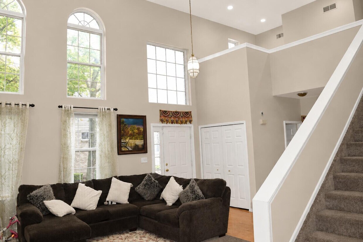 Building Photo - 1566 Heron Cir