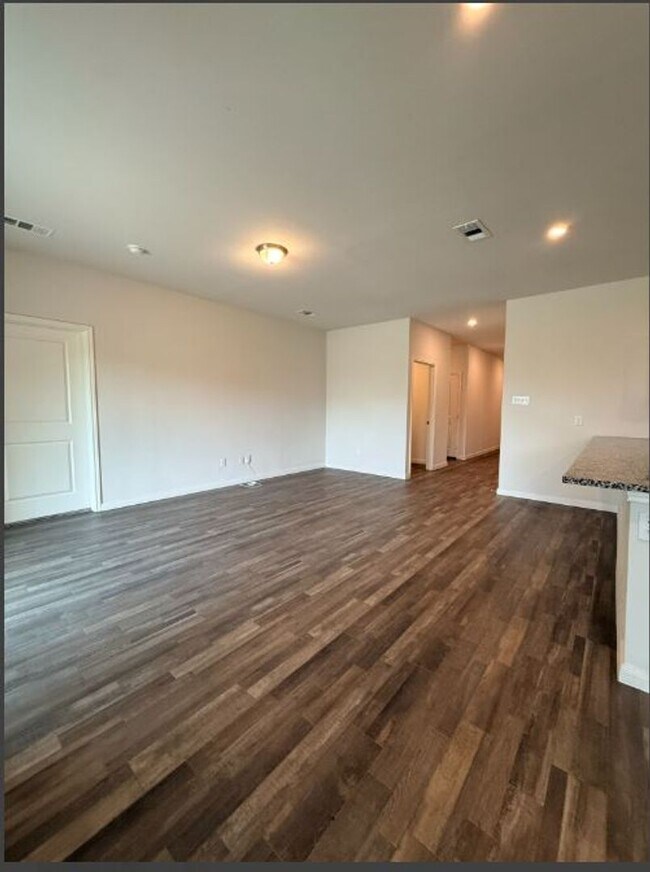 Foto del edificio - 3637 Silver Maple Ln