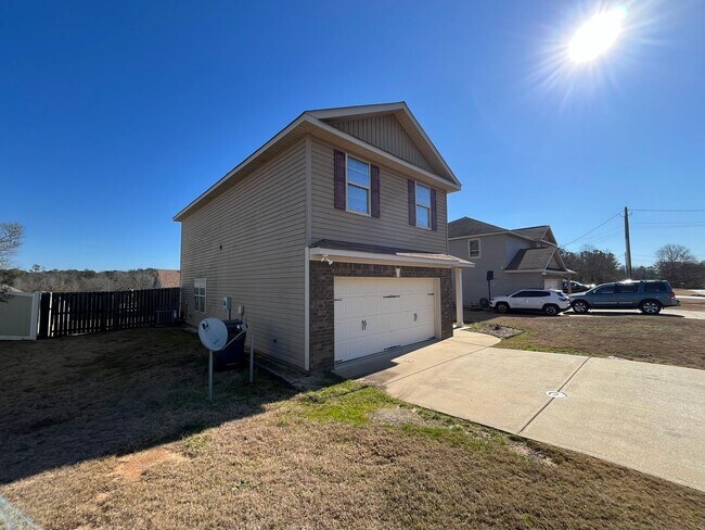 Foto del edificio - Welcome To The Orchard Hills Subdivision! Located in Phenix City, AL