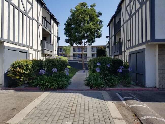 Foto del edificio - 3028 W Cheryllyn Ln