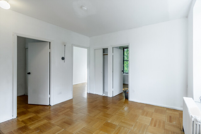 Foto del edificio - 366 W 52nd St