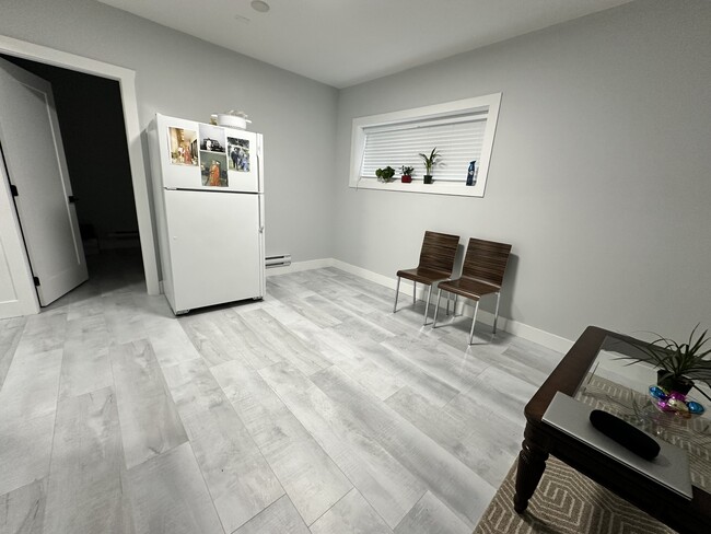 Building Photo - 2047 Majestic Crescent
