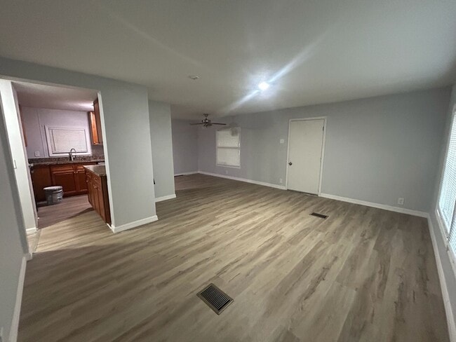 Building Photo - 3844 Hixon Ave
