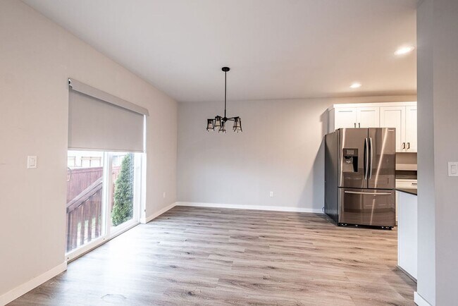 Foto del edificio - 3 bed 2.5 bath townhouse with garage.